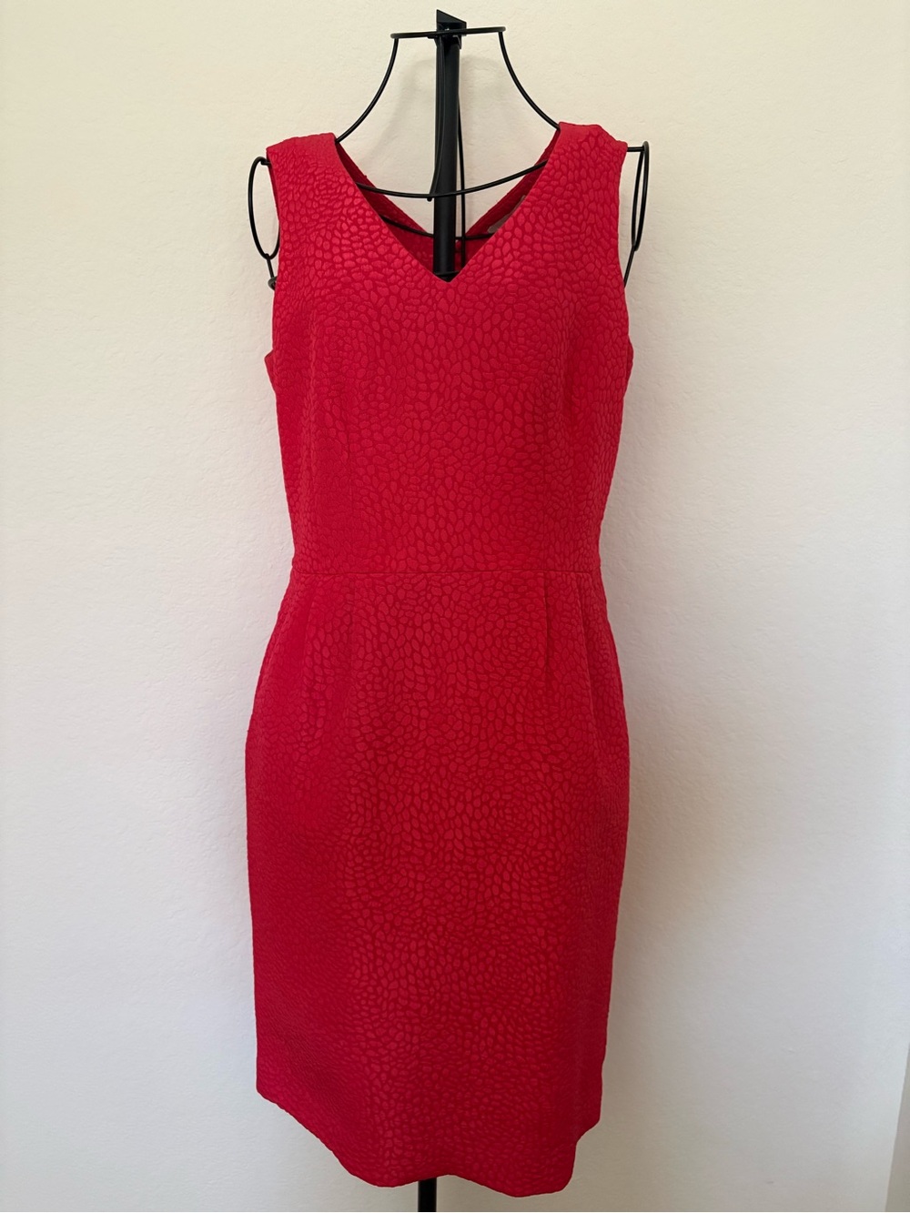 Banana Republic Red Textured V-Neck Sheath Dress